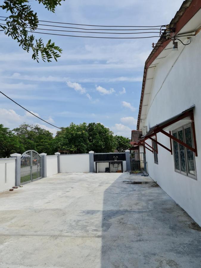 Corner Lot,Landed Kajang Semenyih Bee Homestay Экстерьер фото